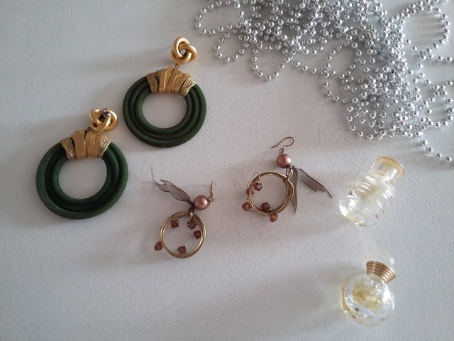 Glamorous earrings.jpg